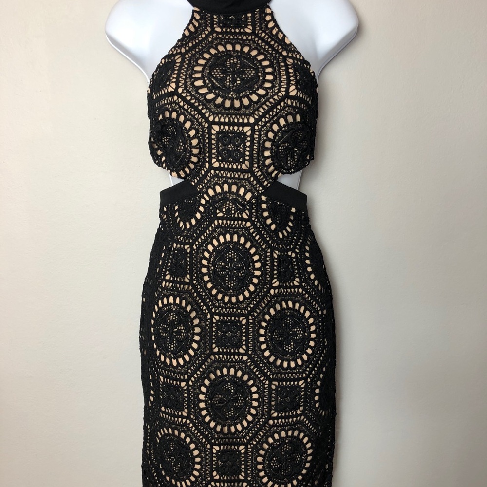 Black and nude 👗 embroidered dress